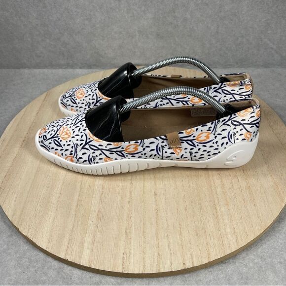 UIN Women Tulip in May 4 Menorca III Size 7.5 Slip OnShoe Satin Silk Ballet Flat - Picture 3 of 8